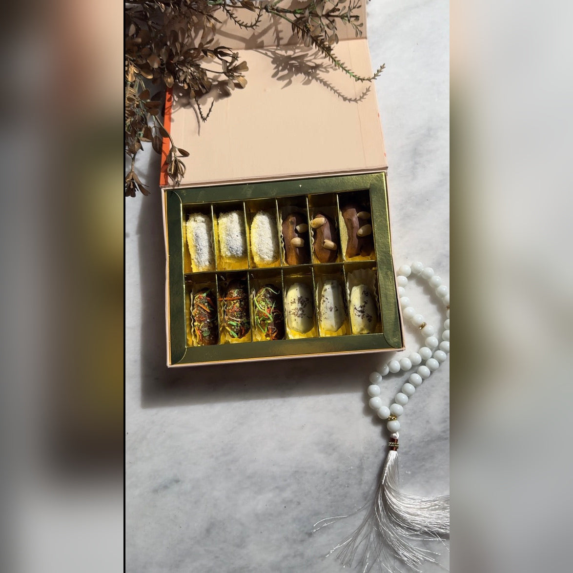 1 x Luxury Box (4 Flavor) + 1 x Dark Almond Mini Box