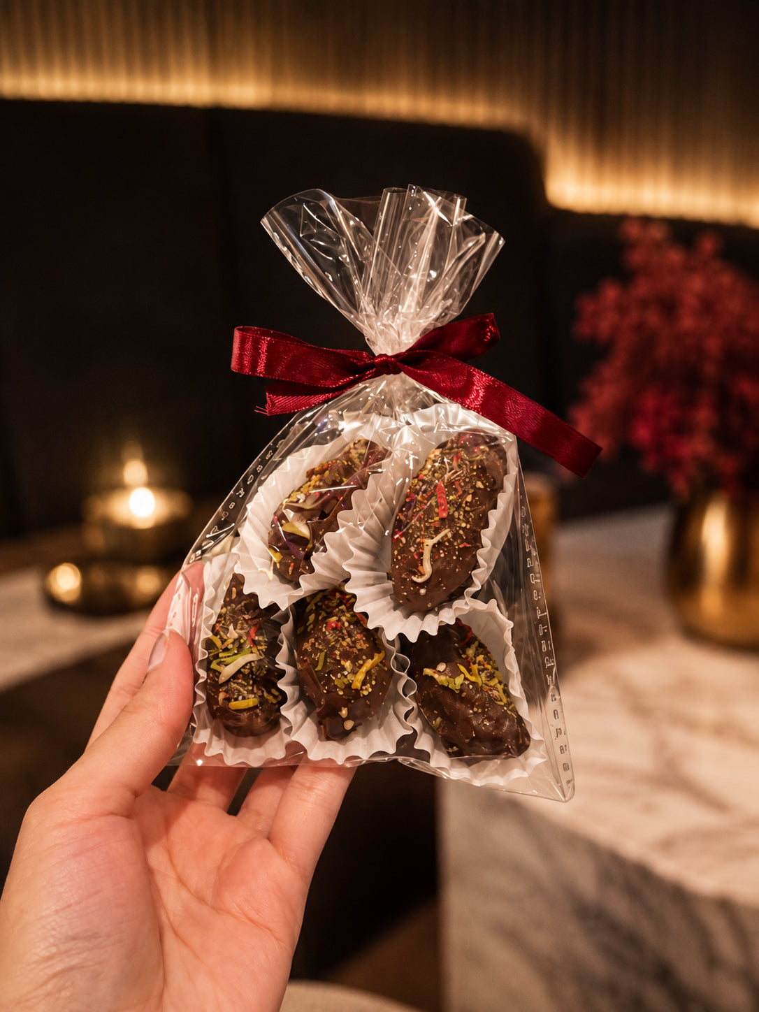 Date Pop wedding favour bag with chocolate-dipped dates